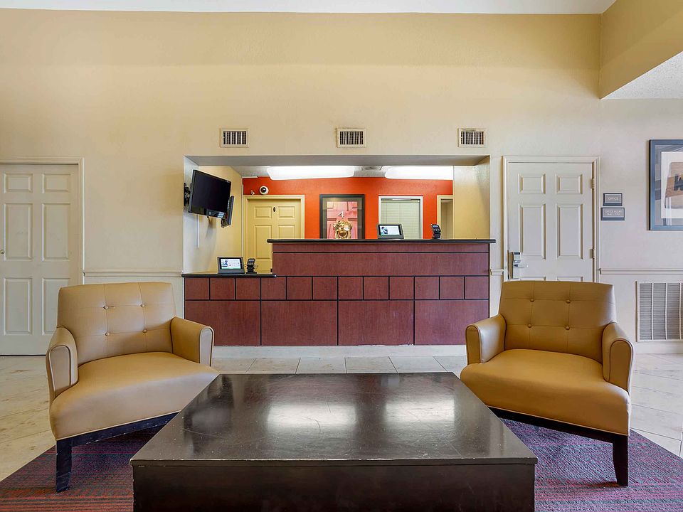 Lobby and Guest Check-in