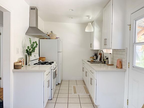 3rd image of 3036 Isabel Dr