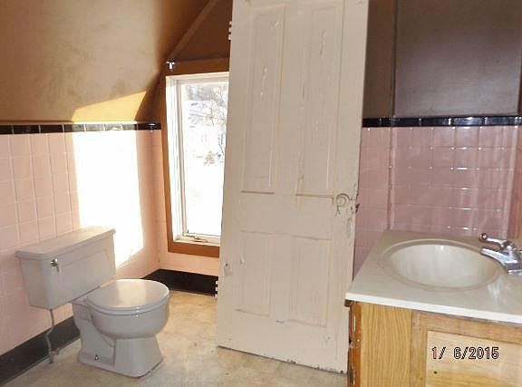 5th image of 301 E B St