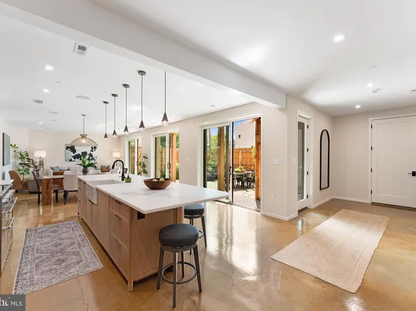 21 Overbeck Aly NE, Washington, DC 20002