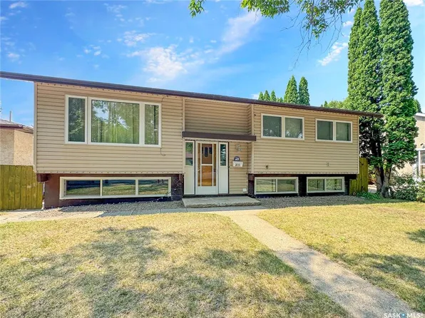 1831 102nd STREET, North Battleford, SK S9A 1H4