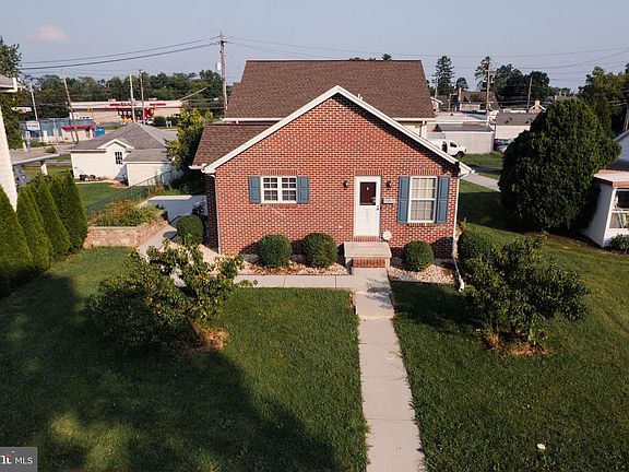 2nd image of 685 Hamilton St