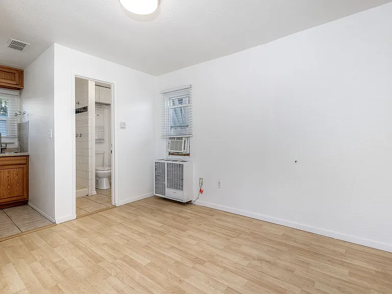 2744 Treat St — Photo 4