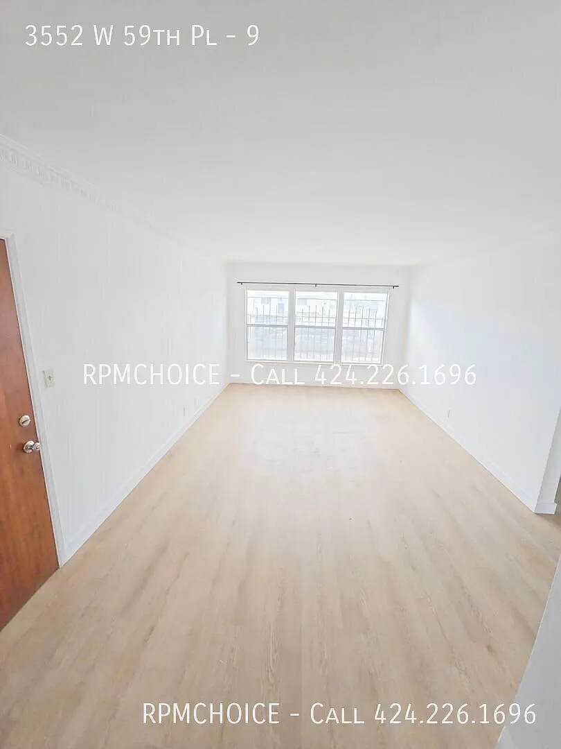 1bd/1ba Apartment with New Flooring — Photo 3