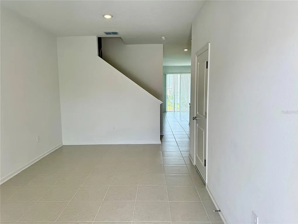 3 bed, 2.5 bath, 1834 sqft, $2,500 — Photo 3