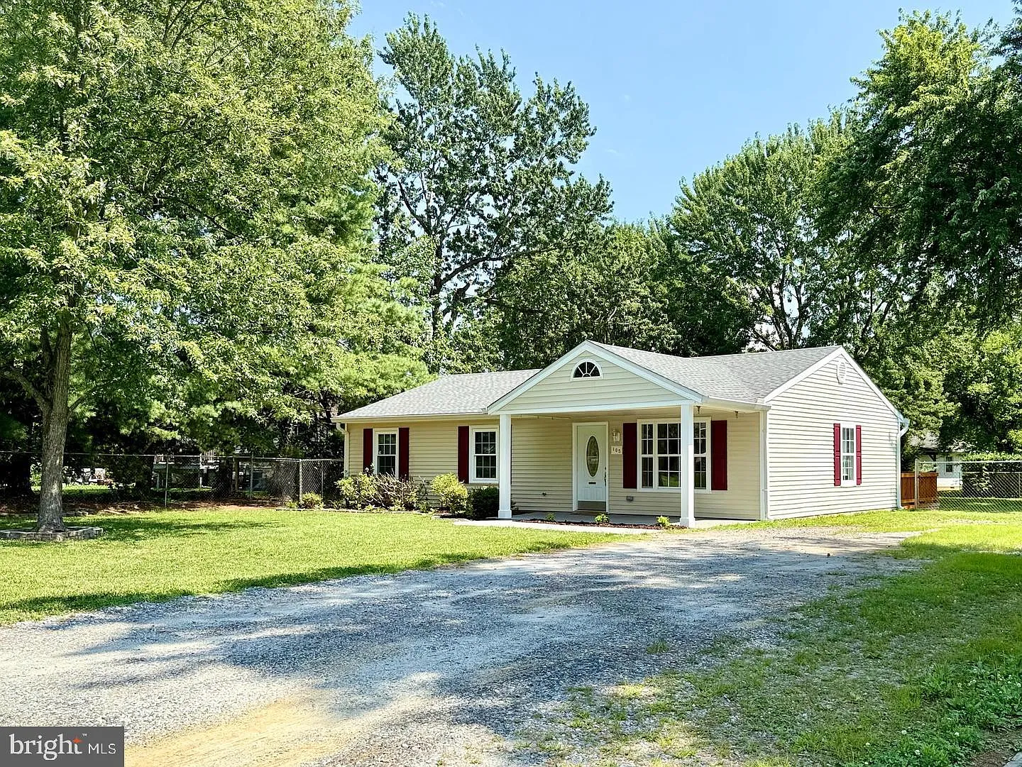 3 bed, 1.0 bath, 1204 sqft, $2,500 — Photo 2