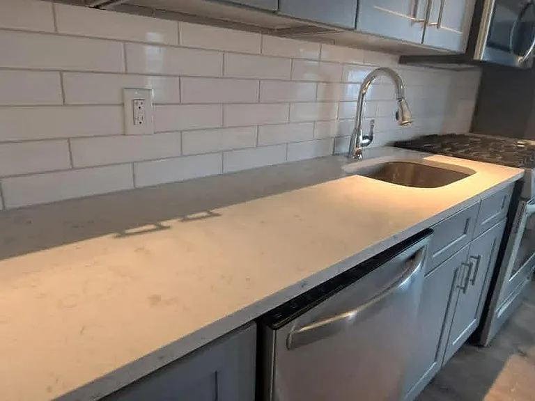 1128 Howard St — Photo 3