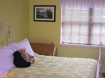 2nd image of 137 Lake Shore Rd APT 1