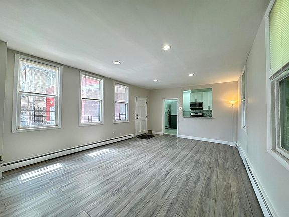 5th image of 414 Undercliff Ave #414A