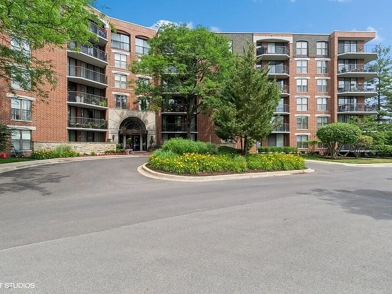 511 Aurora Ave #602 — Photo 3