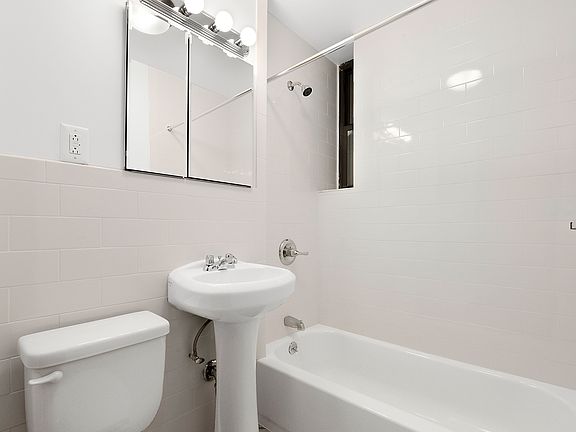 4th image of 330 W 85th St APT 6C