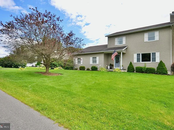 1054 E Springfield Dr, Bellefonte, PA 16823