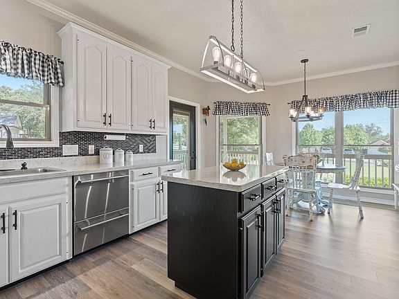 3rd image of 4004 Fountainwood Cir