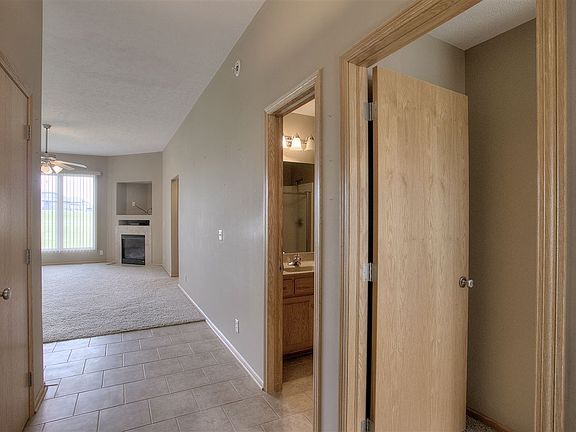 5th image of 812 N 185th St