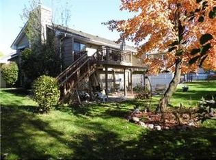 948 Sherwood Rd, Shoreview, MN 55126