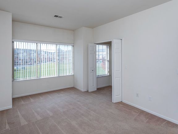 5th image of 45564 Evansway Dr