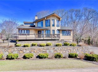 31 Sycamore Dr, Westerly, RI 02891