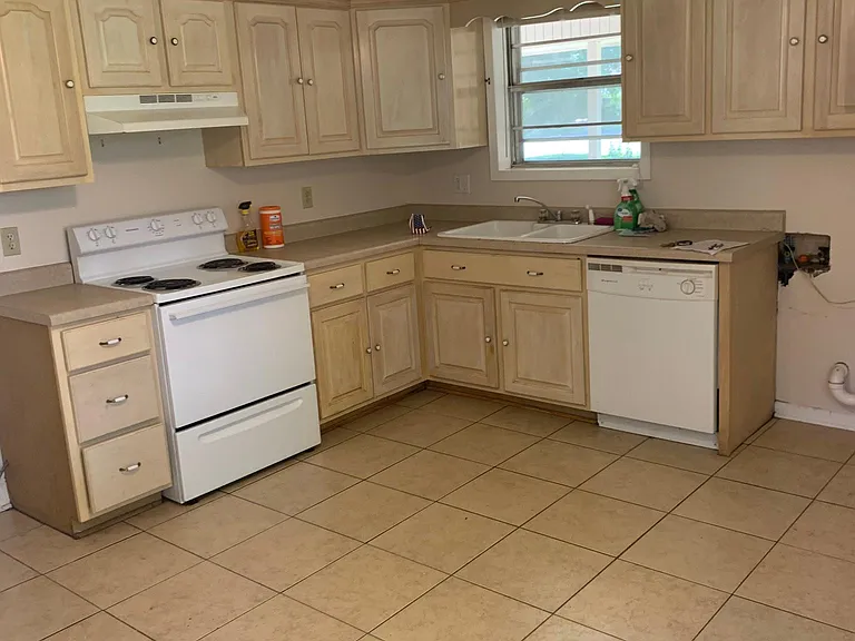 1402 Kimberly Dr — Photo 8