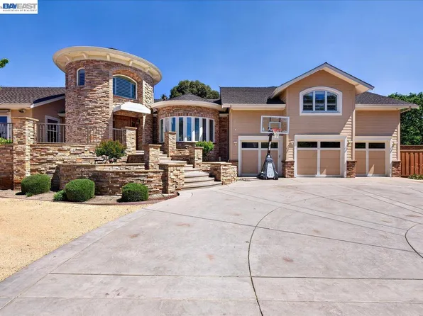 920 Happy Valley Rd, Pleasanton, CA 94566