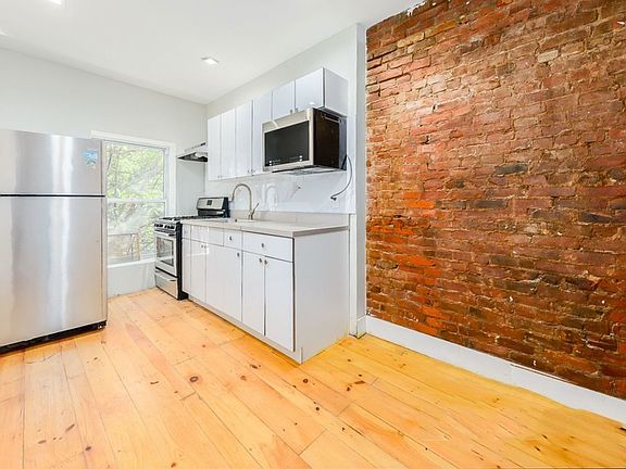 3rd image of 1082 Pacific St APT 3R
