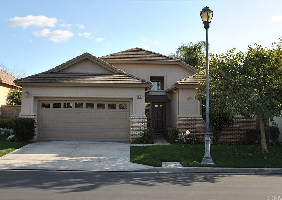 1st image of 3520 E Barrington Dr