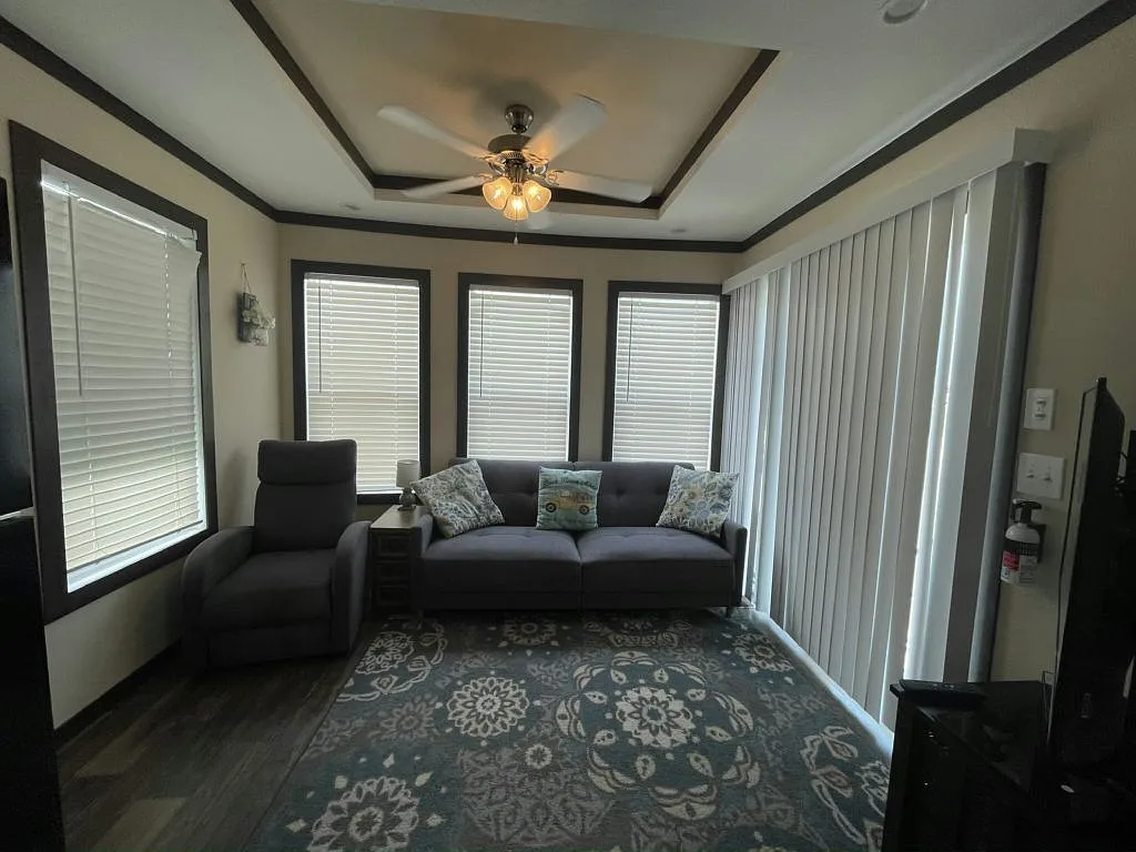 1 bed, 1.0 bath, 385 sqft, $1,200 — Photo 4
