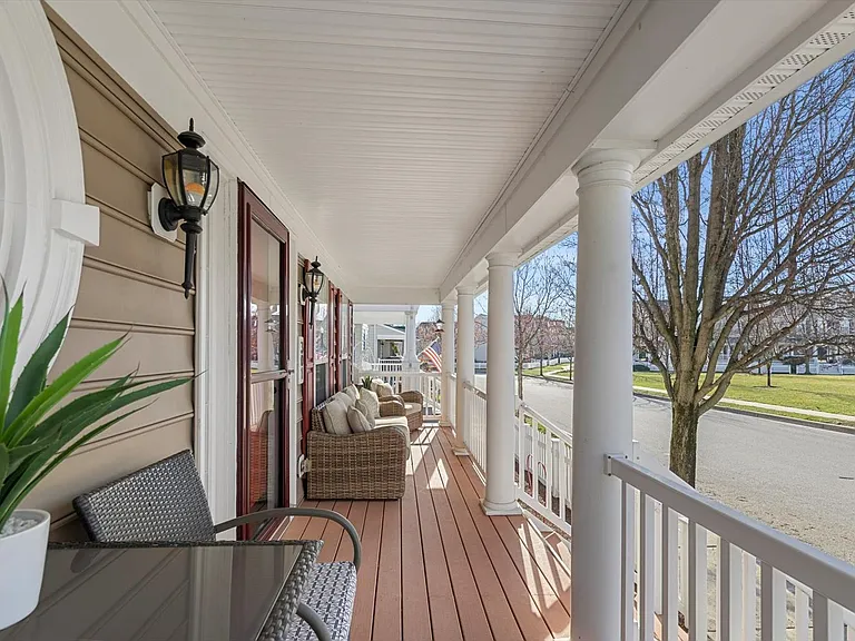 301 Adelaide Dr — Photo 6