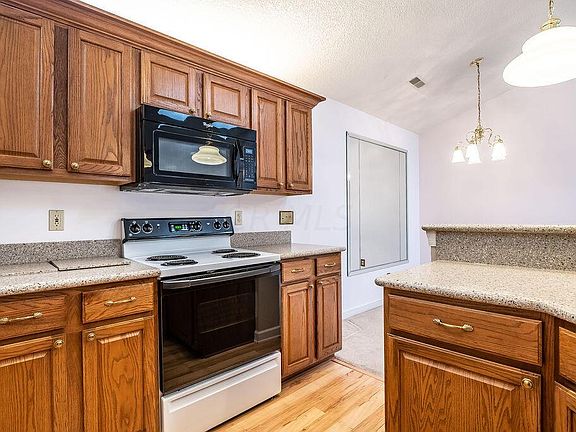 4th image of 96 Stonington Cir
