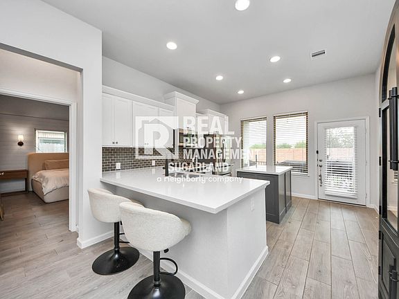 3rd image of 4219 Colony Ln