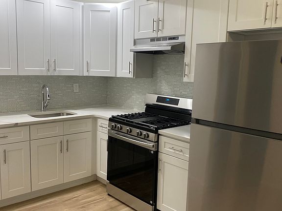 3rd image of 368 Brookfield Ave Floor 2
