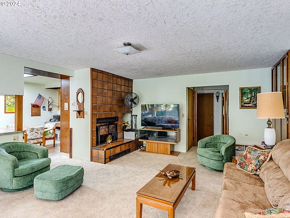 5th image of 12602 NE 180th St