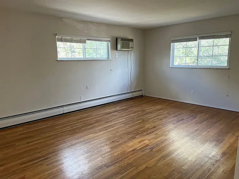 1241 Corbett St #4 — Photo 7