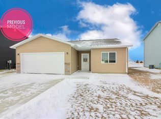 3209 NW Kodiak St, Minot, ND 58703