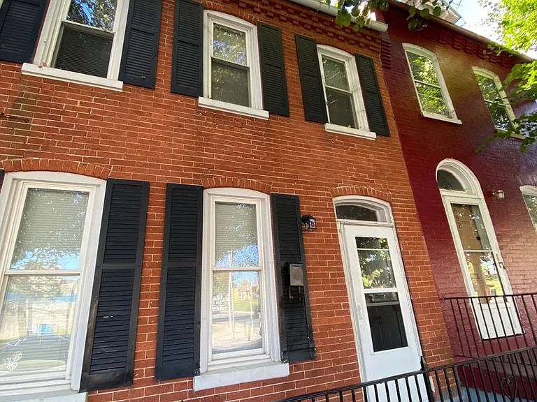 604 S Duke St — Photo 2