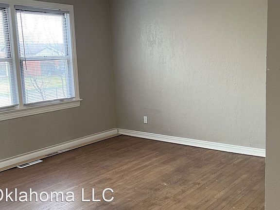4th image of 1216 NE 43rd St