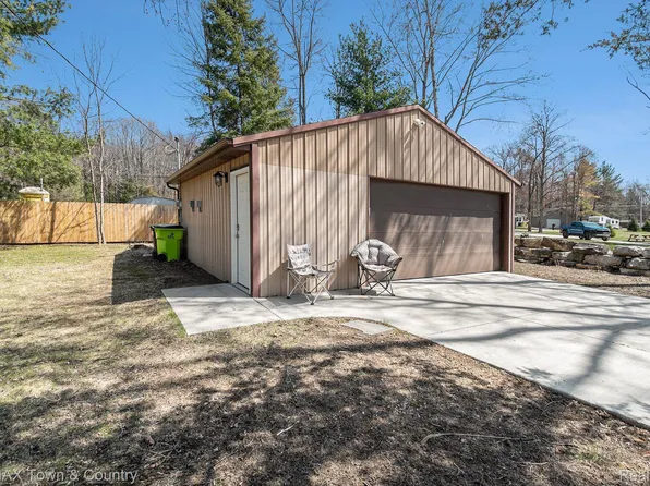 4071 Lakeside Dr, Beaverton, MI 48612