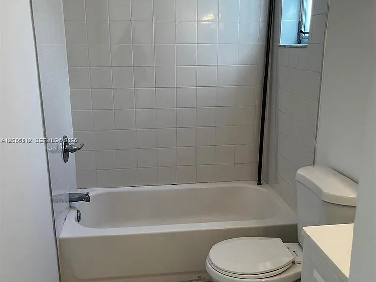 928 SW 30th Ave #3 — Photo 12