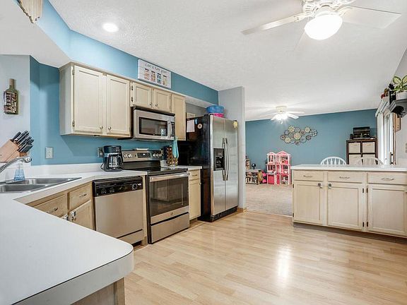 3rd image of 5375 Old Creek Ln