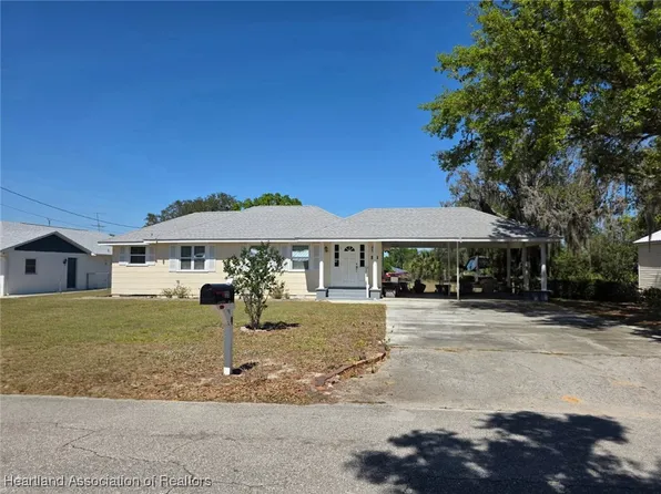 225 E Walnut St, Avon Park, FL 33825