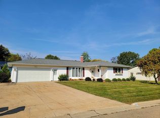 1721 Jefferson St, New London, WI 54961