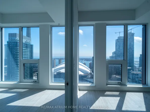 55 Mercer St #4212, Toronto, ON M5V 1H2