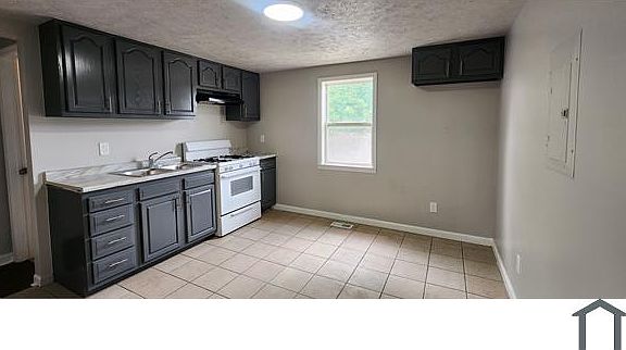 2nd image of 906 Marion Ave APT 8
