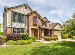 2377 Duke Dr, Troy, MI 48085