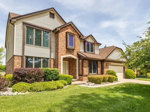 2377 Duke Dr, Troy, MI 48085