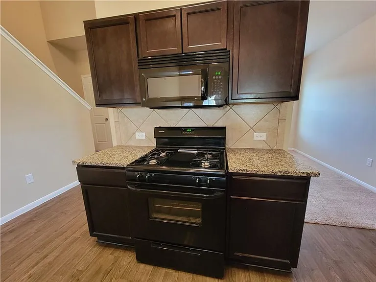 408 Luna Vista Dr — Photo 4