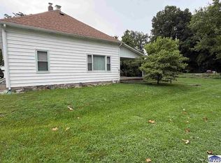 335 N 7th St, Clinton, IN 47842