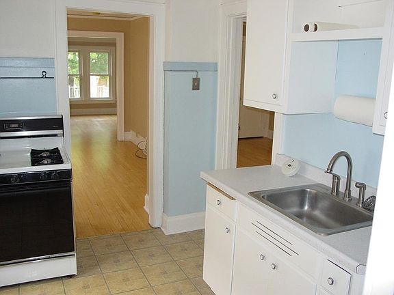 5th image of 3144A N Weil St