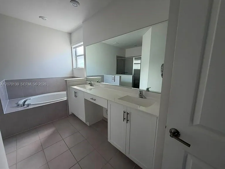1409 SE 26th Ter — Photo 30