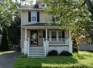24 Lakeview St, River Edge, NJ 07661