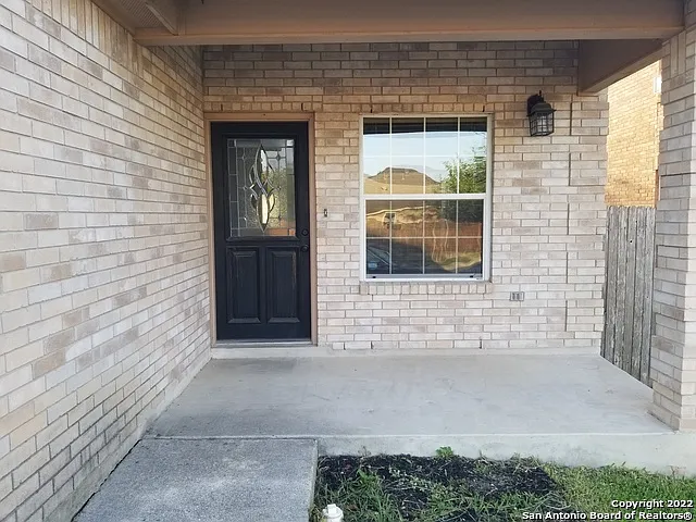4 bed, 3.0 bath, 1933 sqft, $1,845 — Photo 2